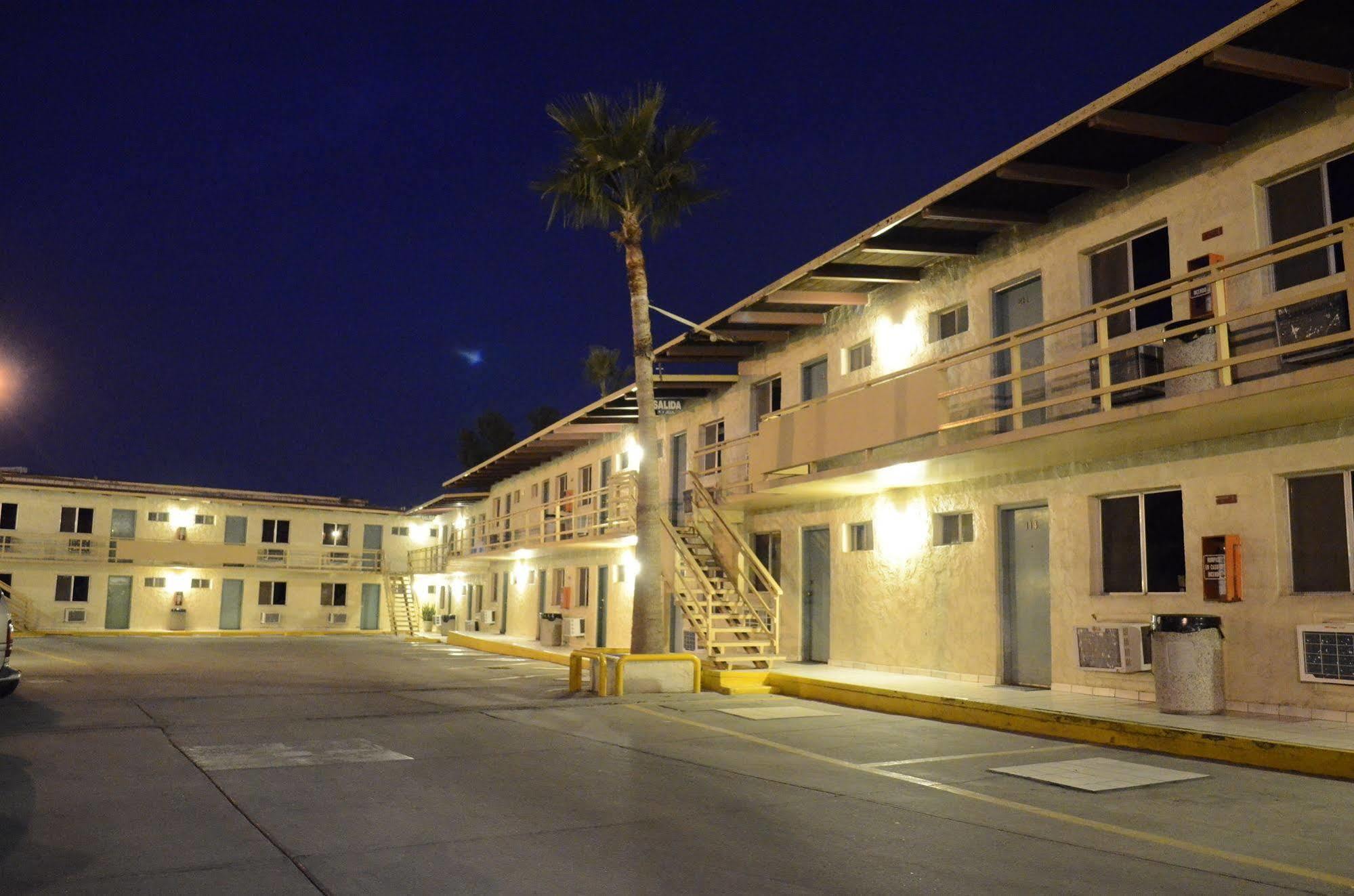 Hotel Azteca De Oro Мехикали Экстерьер фото
